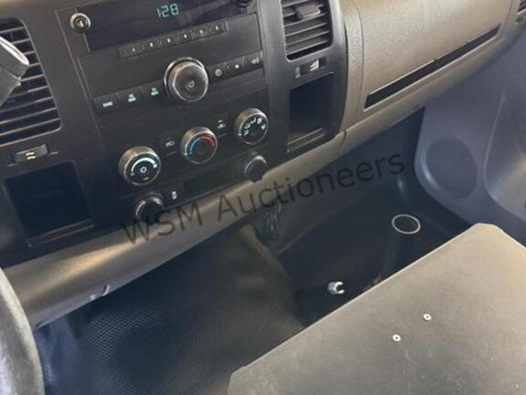 2012-chevrolet-silverado-1500-image-21