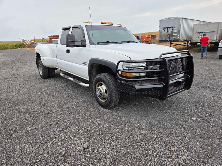 2001-chevrolet-3500-image-2