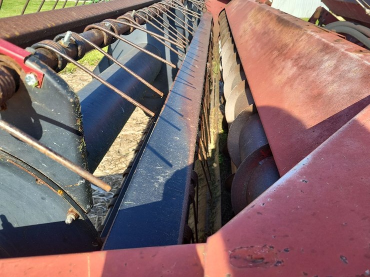 international-8840-swather-image-13