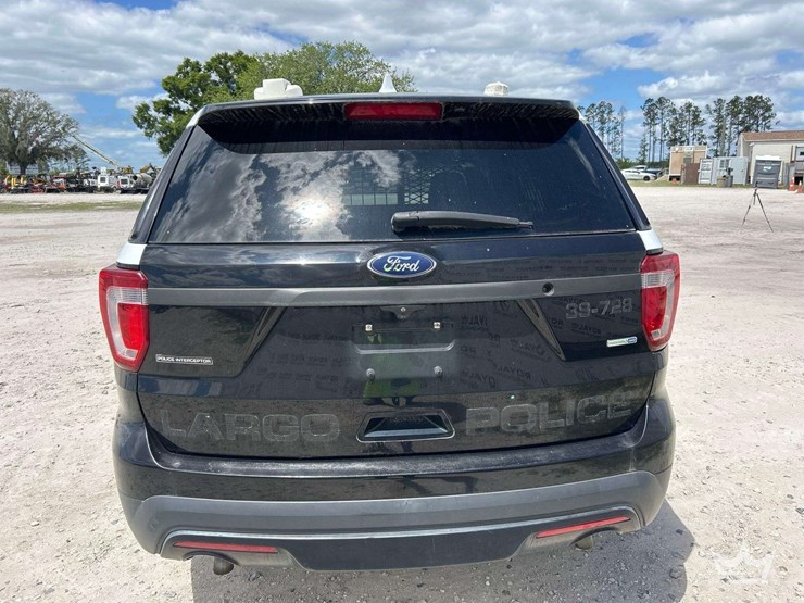 2016-ford-explorer-image-22