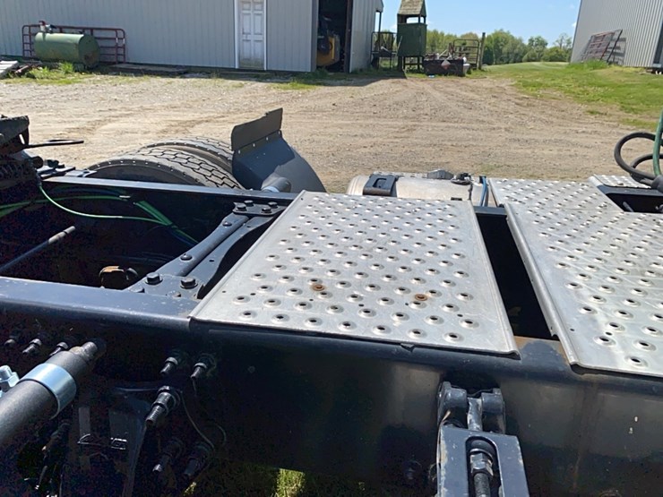 2019-freightliner-cascadia-day-cab-image-17