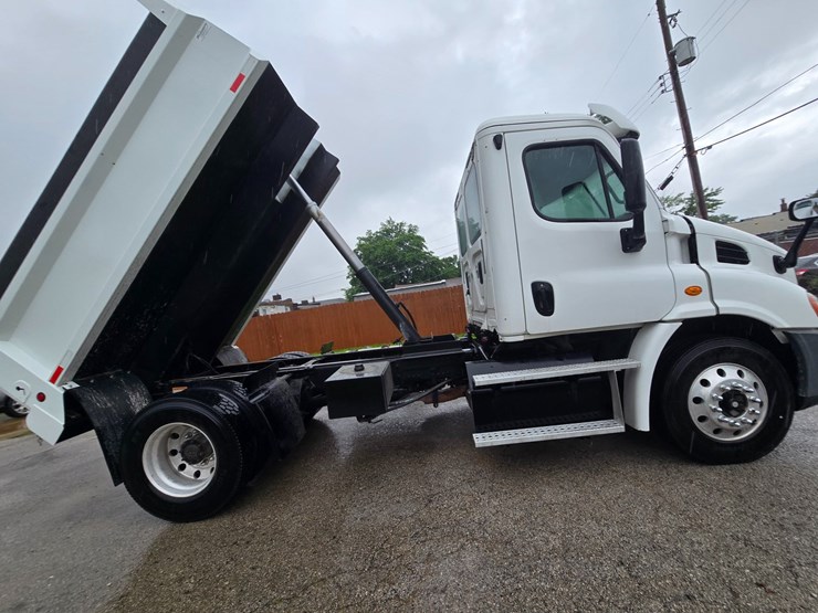 2015-freightliner-cascadia-113-image-86