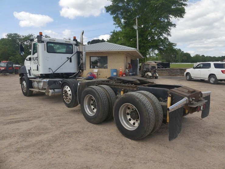 2013-caterpillar-ct660l-image-4