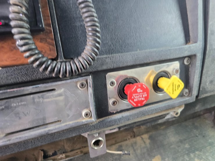 1999-kenworth-t800-image-65