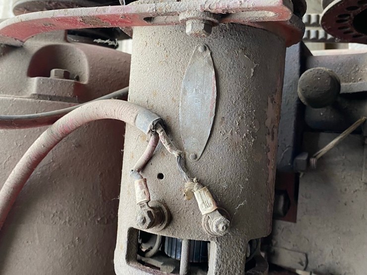 international-harvestor-electrall-generator-image-8