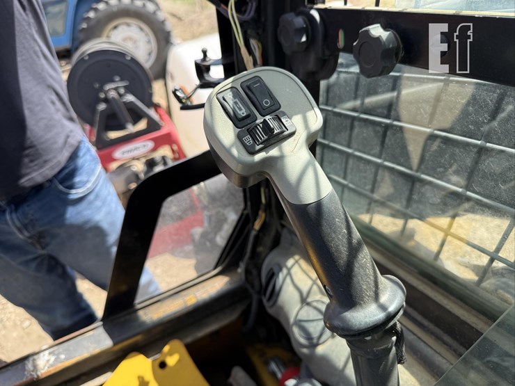 new-holland-c232-image-22