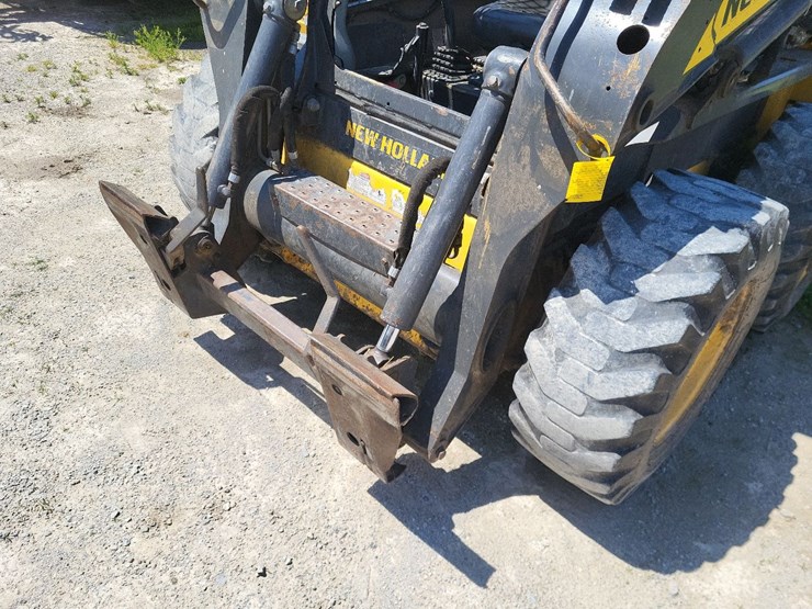 new-holland-l218-image-6