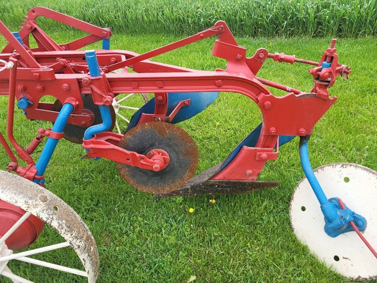 international-2-bottom-pull-type-moldboard-plow---nice-image-15