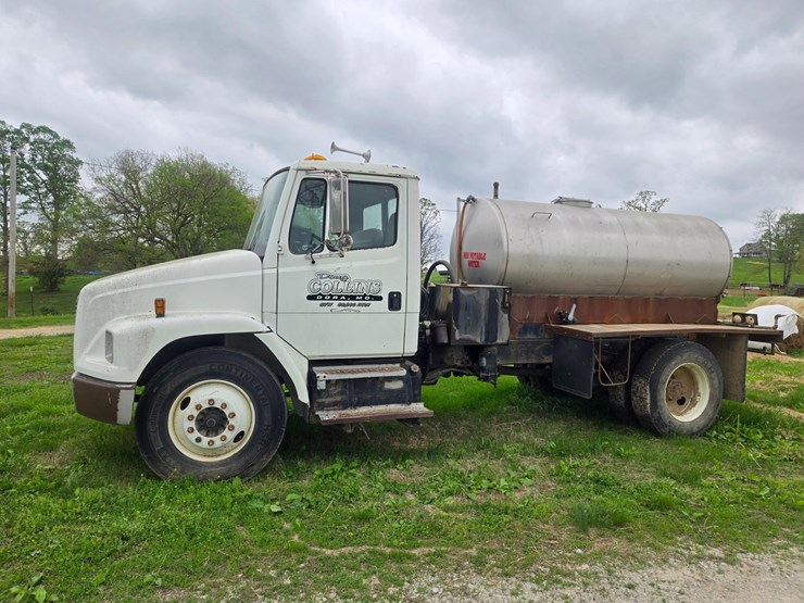 1999-freightliner-fl70-image-5