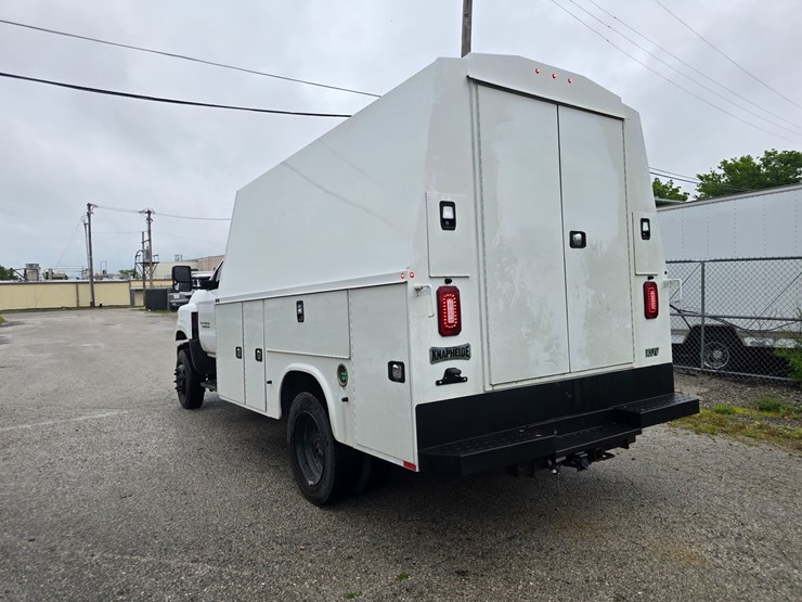 2021-chevrolet-silverado-6500hd-image-11