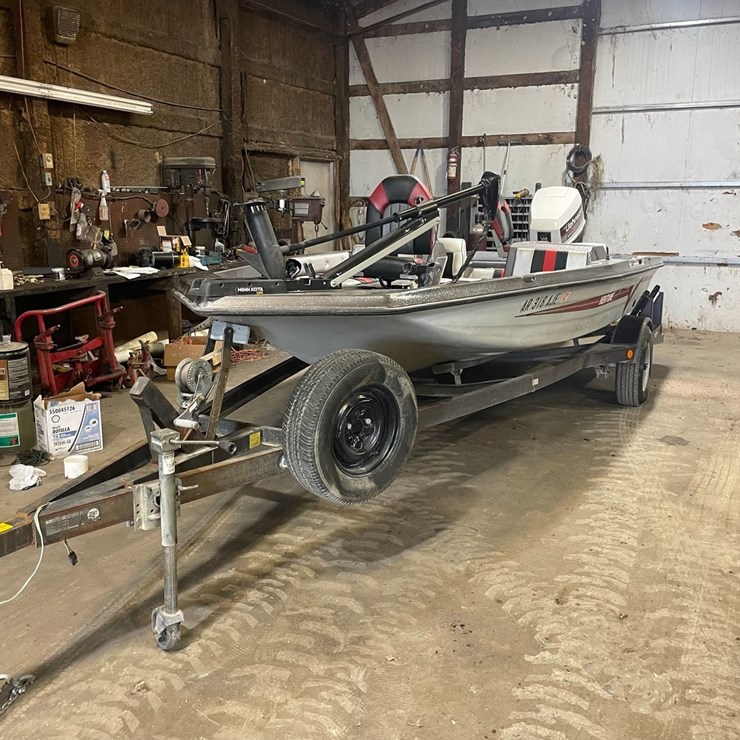 #40235 • Venture 19' Fishing Boat w/ Trailer