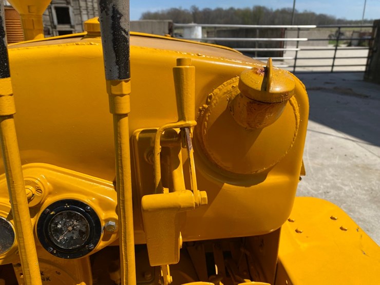 caterpillar-22-image-26