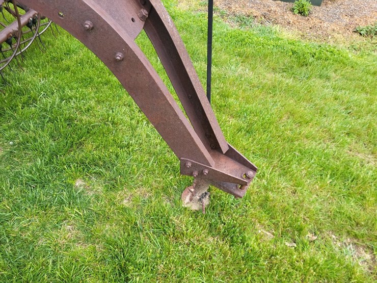 new-idea-bar-hay-rake-image-24