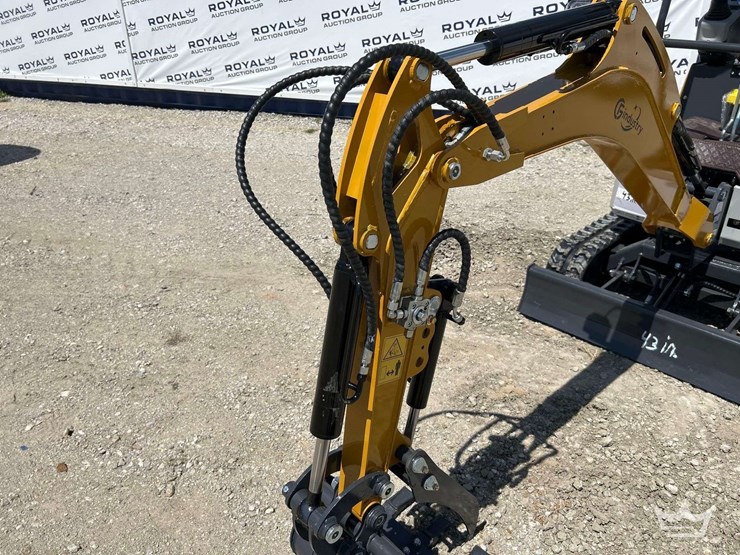 mini-excavator-image-16