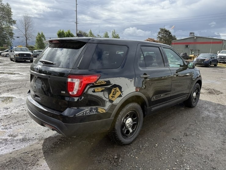 2016-ford-explorer-image-4
