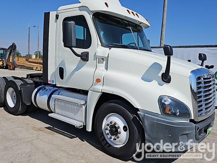 2019-freightliner-cascadia-125-image-15