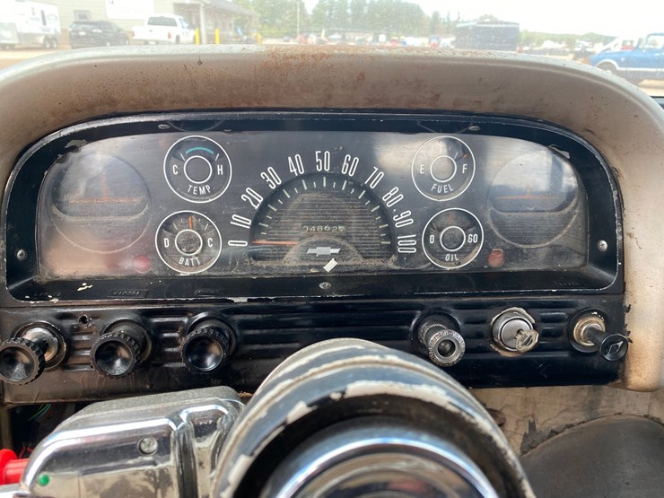 1963-chevrolet-suburban-image-47