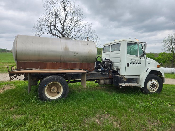 1999-freightliner-fl70-image-18