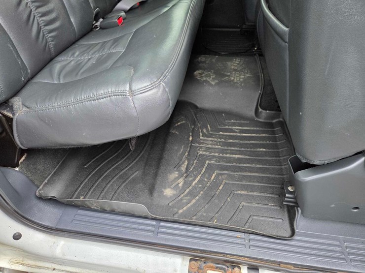 2001-chevrolet-3500-image-25