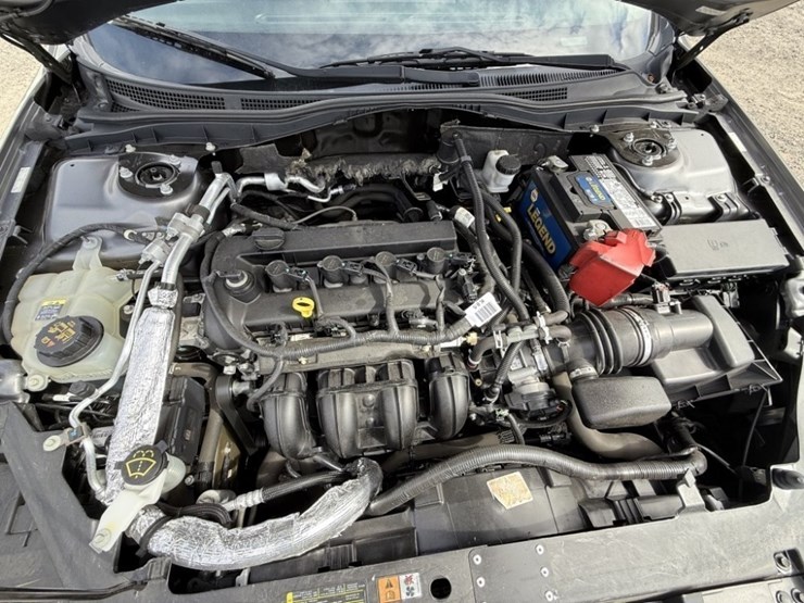 2010-ford-fusion-se-sedan-image-13
