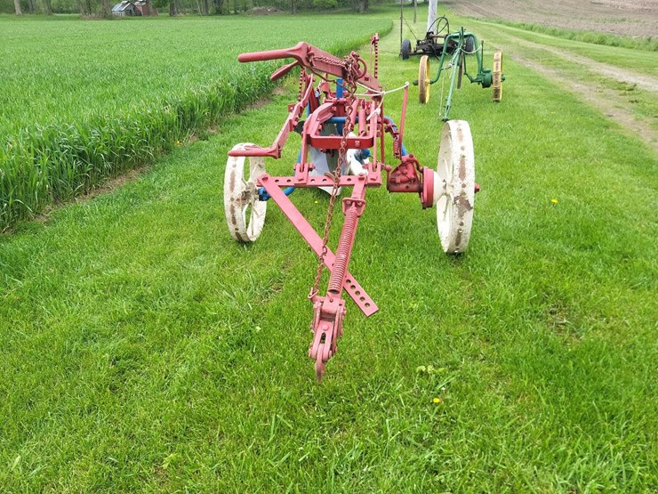 international-1-bottom-pull-type-moldboard-plow-image-8