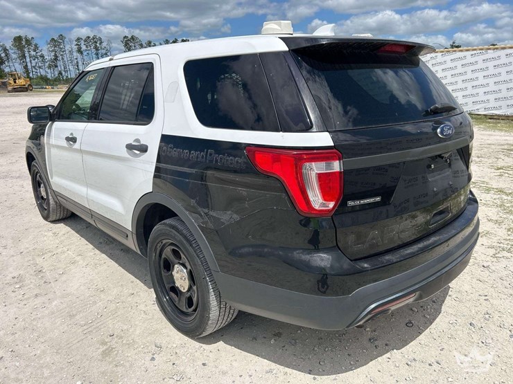2016-ford-explorer-image-4