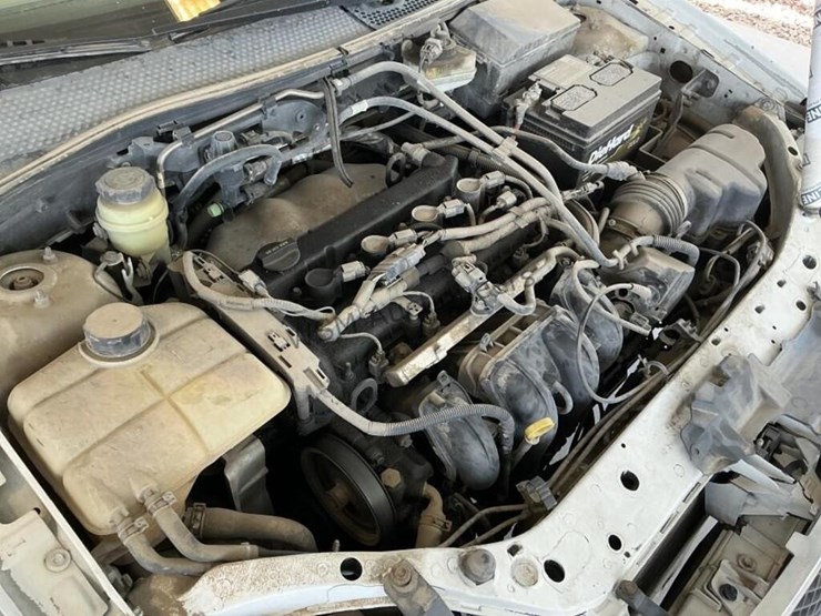 2005-ford-focus-sdn-image-11