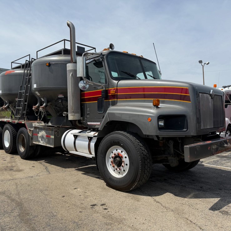 2005 INTERNATIONAL PAYSTAR 5600i