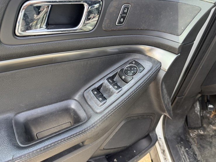 2014-ford-explorer-image-25