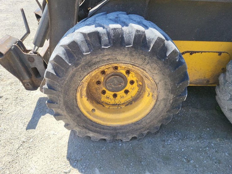 new-holland-l218-image-14