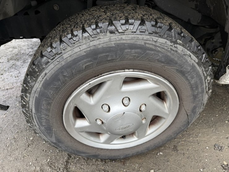 2013-ford-e350-image-16