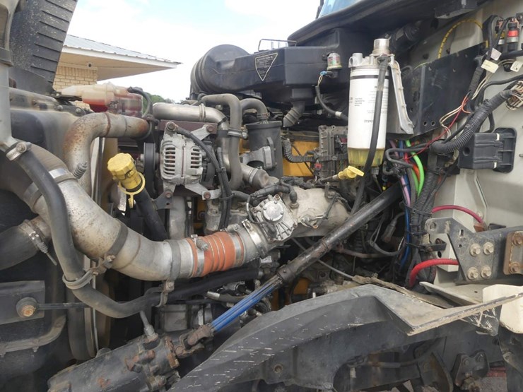 2013-caterpillar-ct660l-image-12