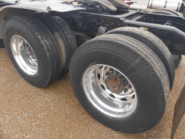 2000-peterbilt-379-image-5