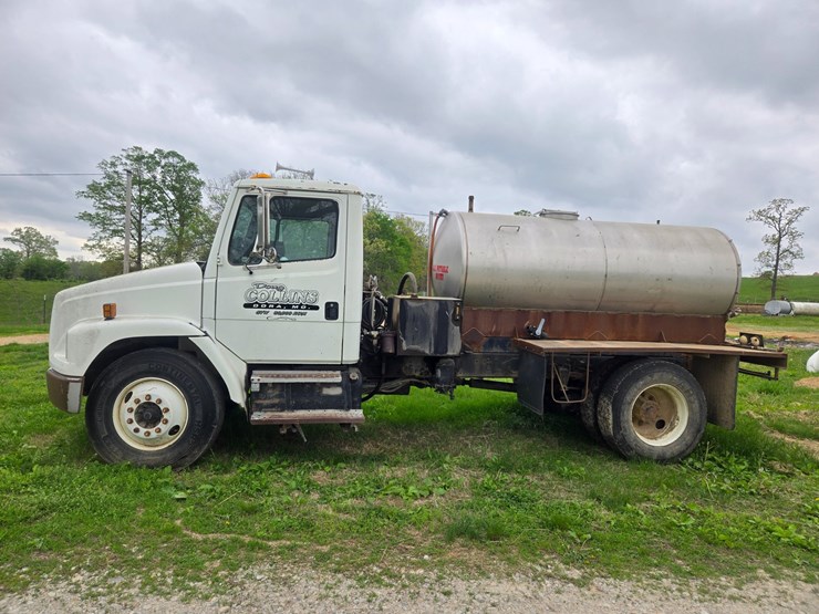 1999-freightliner-fl70-image-6