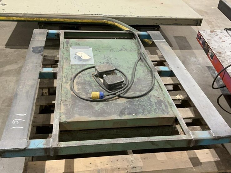 #161-•-southworth-lift-table-image-2