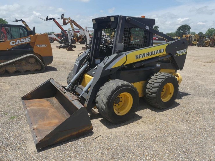 new-holland-l185-image-1