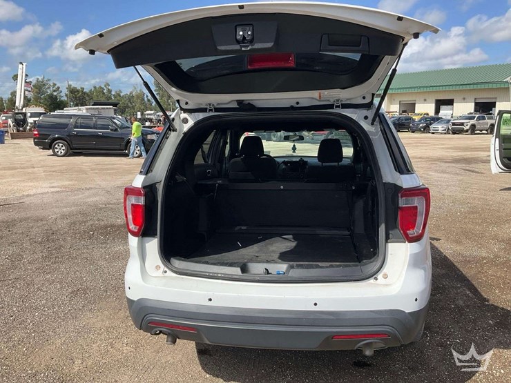 2017-ford-explorer-image-29