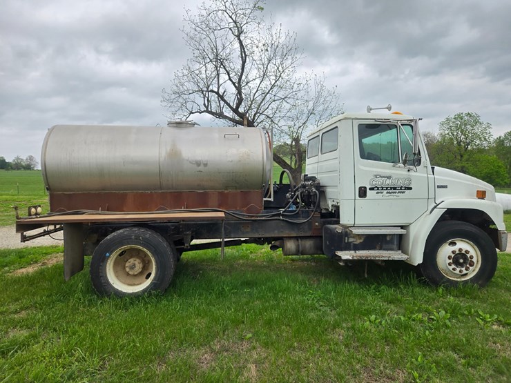 1999-freightliner-fl70-image-19