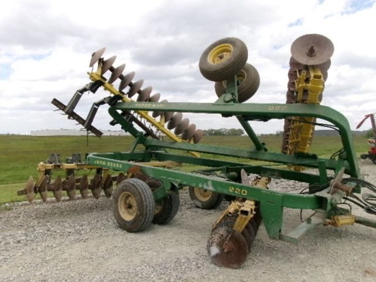 john-deere-220-image-7