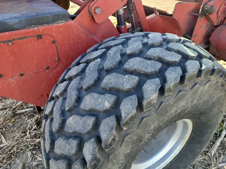 international-8840-swather-image-26