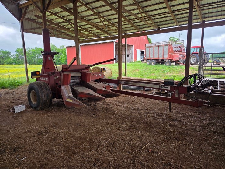 hesston-7500-image-1