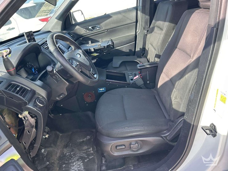 2018-ford-explorer-image-12