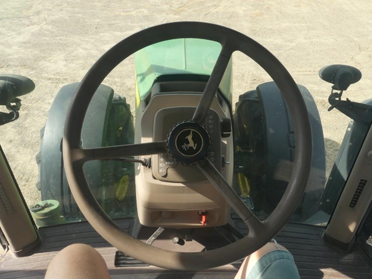 2011-john-deere-8285r-image-16