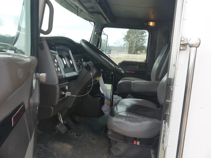 2009-kenworth-t800-image-18