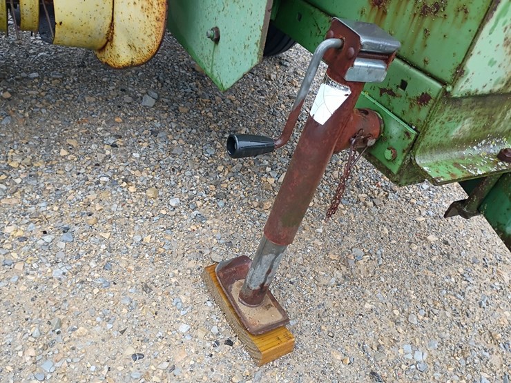 john-deere-336-image-10