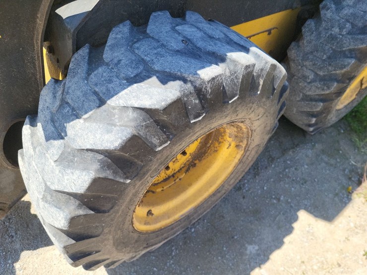 new-holland-l218-image-13
