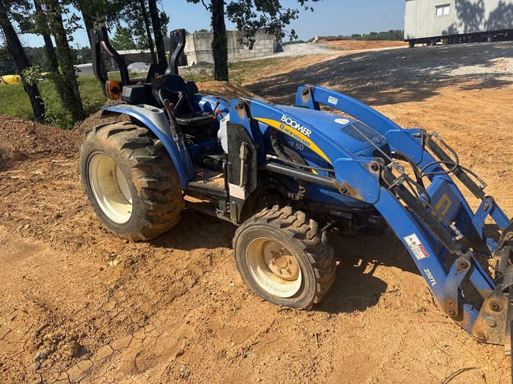 new-holland-boomer-50-image-3