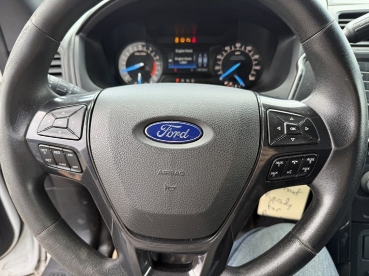 2017-ford-explorer-image-30