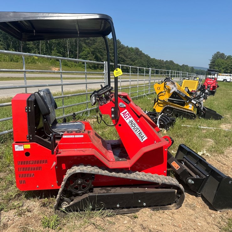 #20691 • New AGT SDA-140T mini skid steer