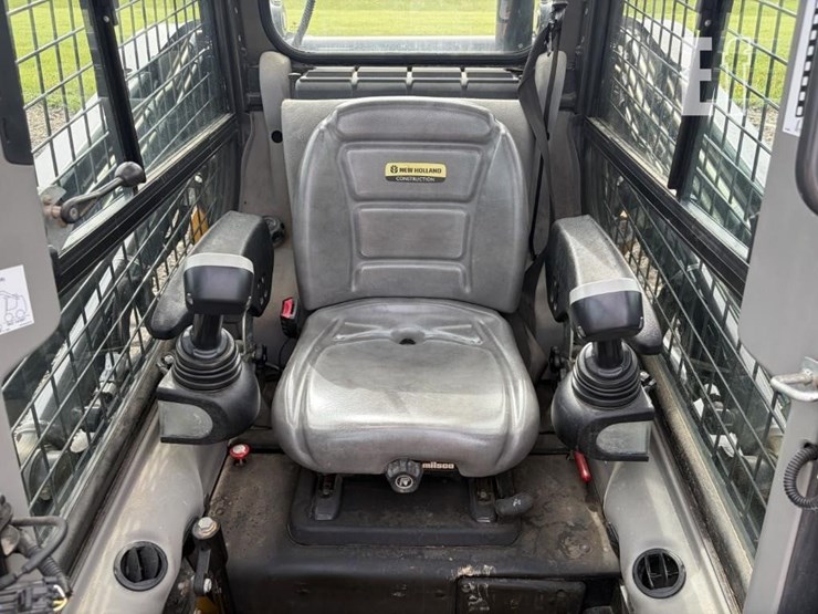 new-holland-l220-image-9